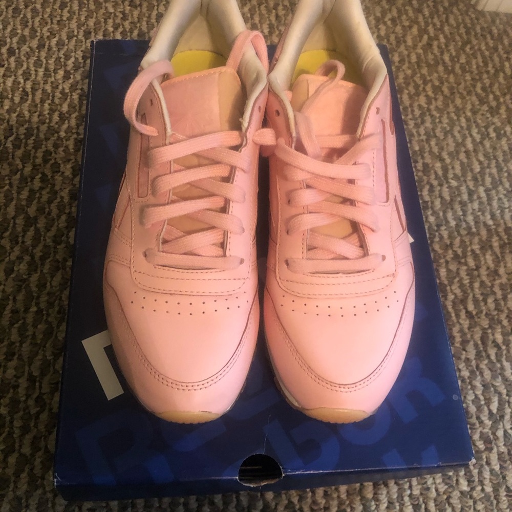 COPY - Reebok Classics - Picture 3 of 3